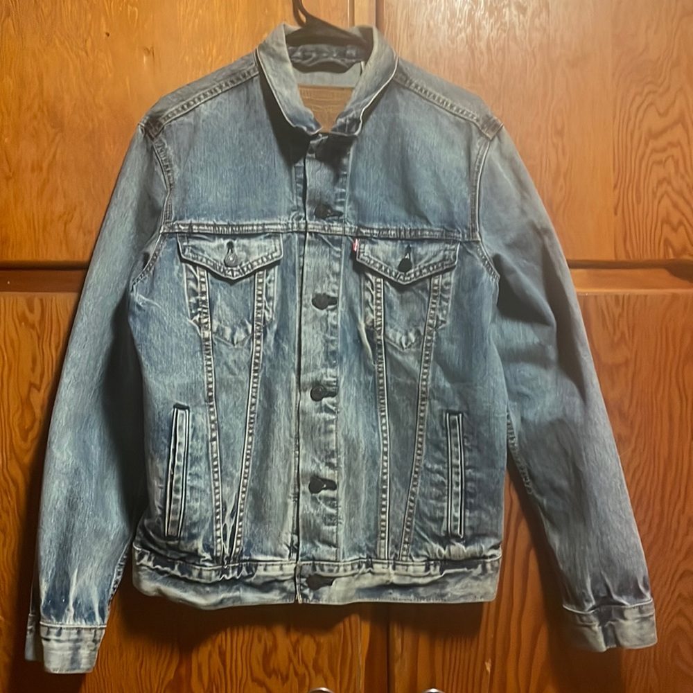 Men’s Levi’s Denim Jacket.